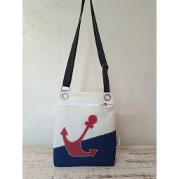 Pochette bandoulière en voile de bateau recyclée
