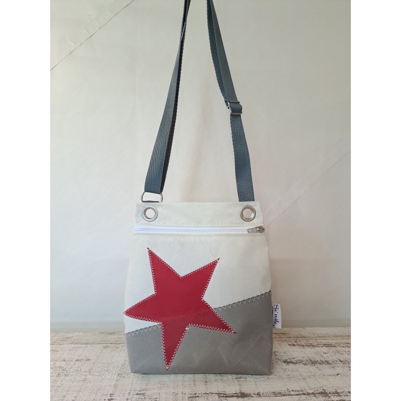 Pochette bandoulière en voile de bateau recyclée