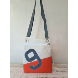 Pochette bandoulière en voile de bateau recyclée