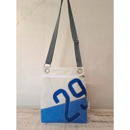 Pochette bandoulière en voile de bateau recyclée