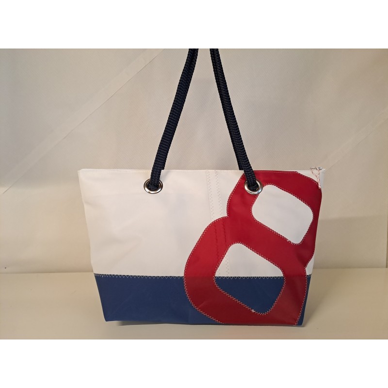 Cabas frégate en voile de bateau recyclée.