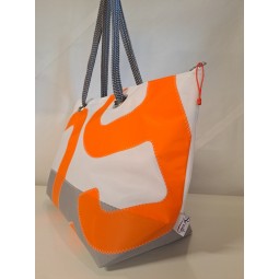Cabas frégate en voile de bateau recyclée.