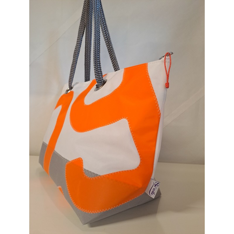 Cabas frégate en voile de bateau recyclée.
