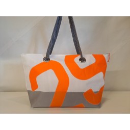 Cabas frégate en voile de bateau recyclée.