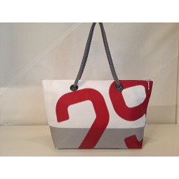 Cabas frégate en voile de bateau recyclée.