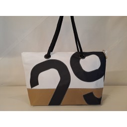 Cabas frégate en voile de bateau recyclée.