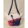Sac à mains en voile de bateau recyclée.