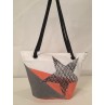 Sac à mains en voile de bateau recyclée.
