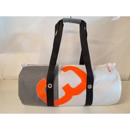 Sac Bagage en voile de bateau recyclée.