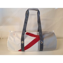 Sac Bagage en voile de bateau recyclée.