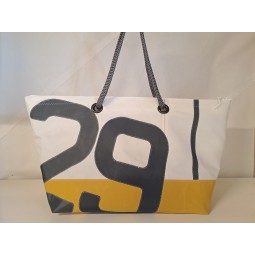 Cabas Beach en voile de bateau recyclée