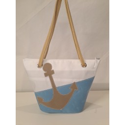 Sac à mains modèle Manille en voile de bateau recyclée.