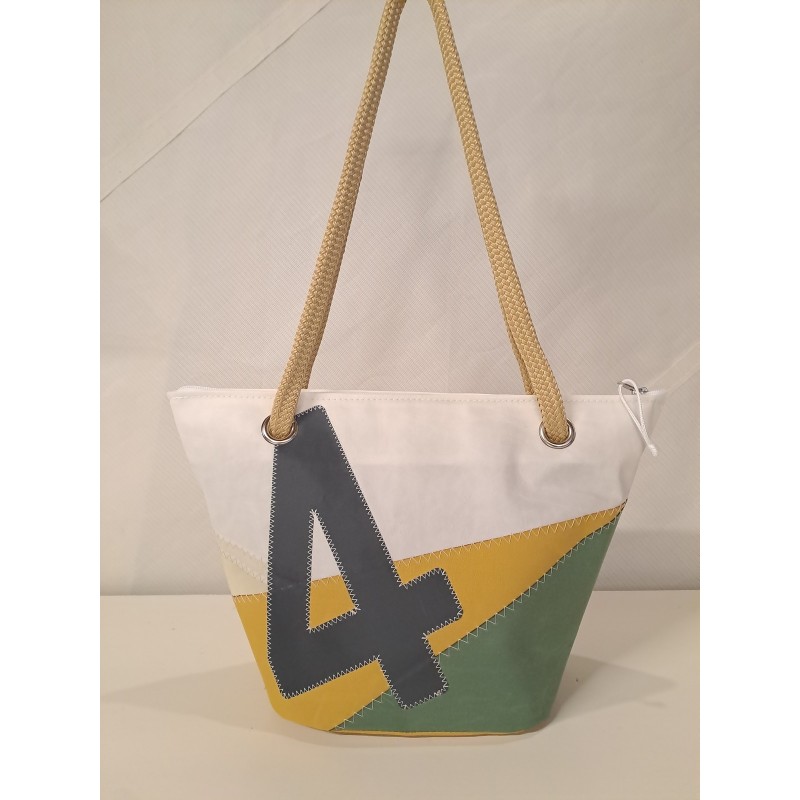 Sac à mains modèle Manille en voile de bateau recyclée.
