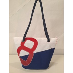 Sac à mains modèle Manille en voile de bateau recyclée.