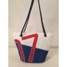 Sac à mains modèle Manille en voile de bateau recyclée.