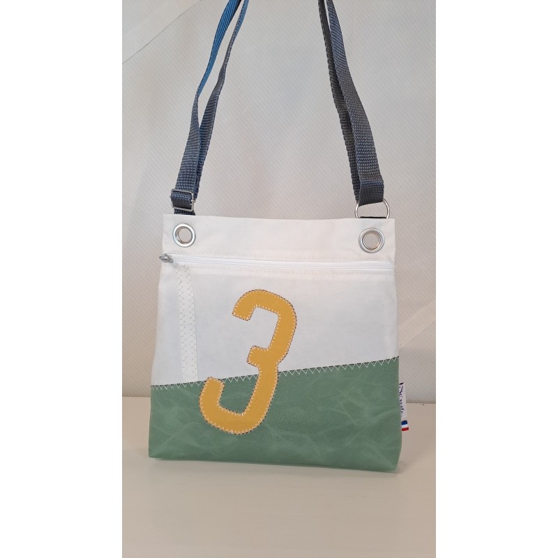 Pochette bandoulière en voile de bateau recyclée