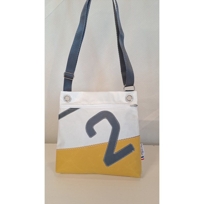 Pochette bandoulière en voile de bateau recyclée