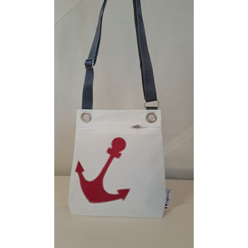 Pochette bandoulière en voile de bateau recyclée