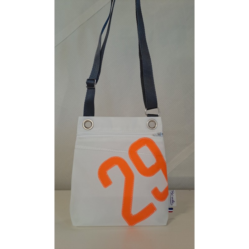 Pochette bandoulière en voile de bateau recyclée