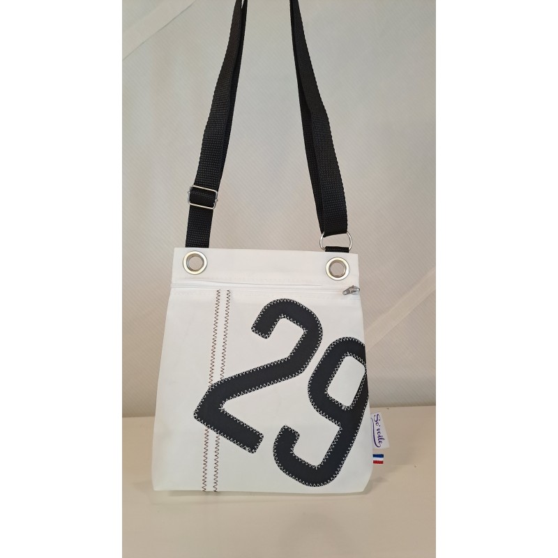 Pochette bandoulière en voile de bateau recyclée