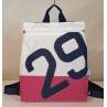 Sac à dos en voile de bateau recyclée.